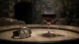 Evidencia: reloj y copa de vino